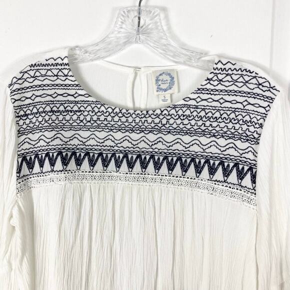 nwot BLUE RAIN Top S White Crinkle Navy-Embroidery Crochet Balloon-Long-Slv - Picture 4 of 11